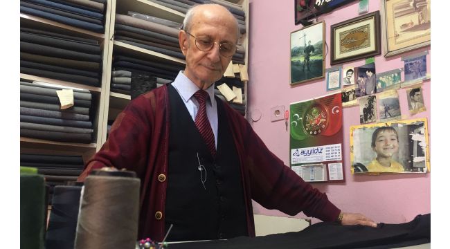 Yarım asırdan fazladır bu şehrin insanlarının söküğünü dikiyor