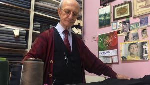Yarım asırdan fazladır bu şehrin insanlarının söküğünü dikiyor