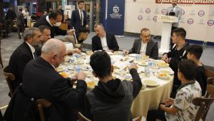 Yetimler günü iftarına yüzlerce kişi katıldı