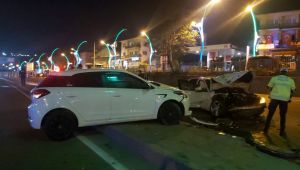 Dilovası’nda 3 araç birbirine girdi