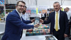Duayen gazetecilerden Kitap Fuarına tam not