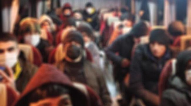 Durdurulan araçtan 35 kaçak göçmen çıktı