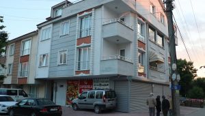 Evinin terasından beton zemine düşen çocuk ağır yaralandı