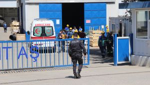 Fabrikada çıkan yangında 10 işçi dumandan etkilendi