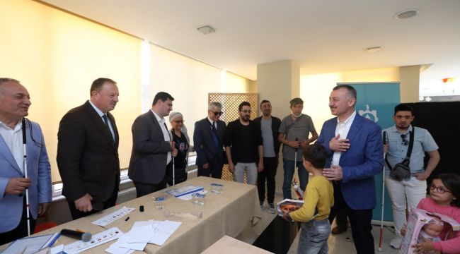 Görme engelli bireylere Braille yazılı oy pusulası