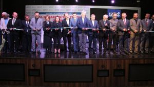 Kitap Fuarı muhteşem şiir gecesiyle kapılarını açtı