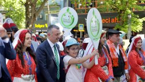 Kocaeli’de ‘’Çiftçi Şenliği’’ kortej yürüyüşüyle başladı