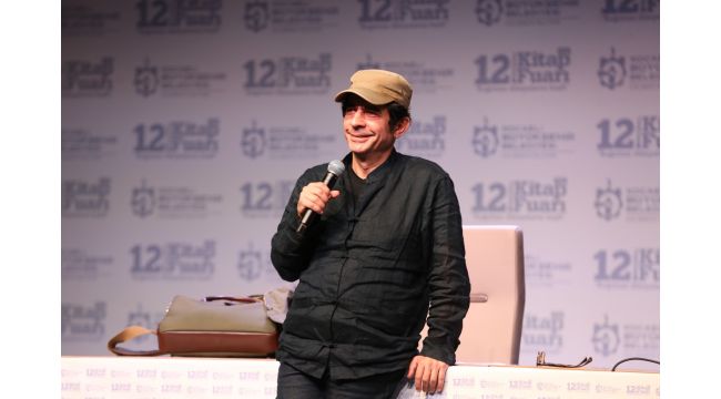 Okan Bayülgen: Z Kuşağı Londra’da itaat etmeye razı