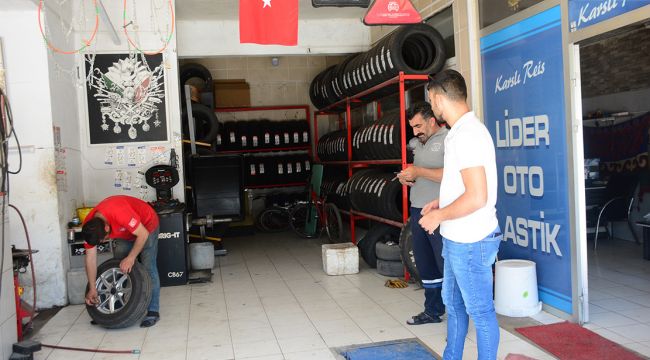 Oto lastikçinin fareyle imtihanı