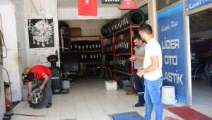 Oto lastikçinin fareyle imtihanı