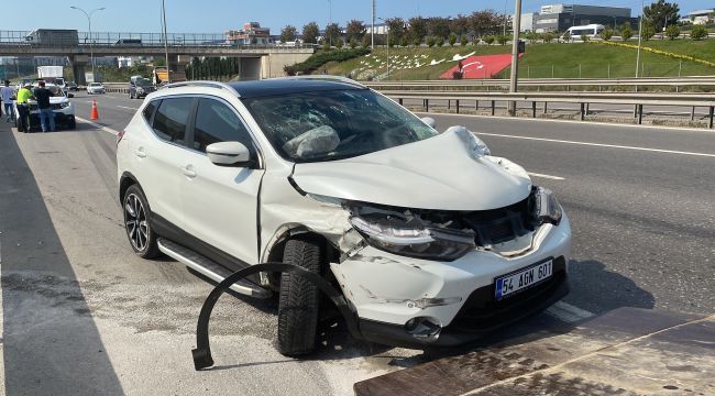 Çayırova'da otomobil tıra arkadan çarptı