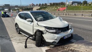 Çayırova'da otomobil tıra arkadan çarptı
