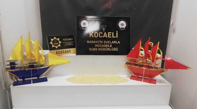 Oyuncak gemilere uyuşturucu saklayan şüphelilere polis şoku