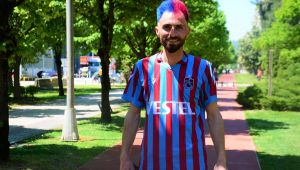 Şampiyonluk gelince saçlarını bordo maviye boyattı