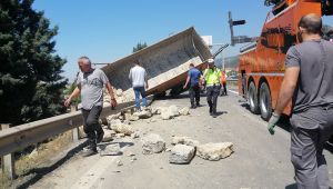 Hafriyat kamyonu şarampole devrildi: 1 yaralı