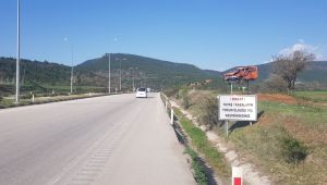 Trafik kazalarına hasarlı araçla dikkat çektiler