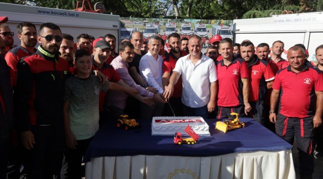 “A Takımı” birinci yılını pasta keserek kutladı