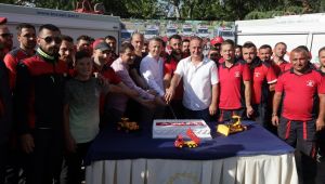 “A Takımı” birinci yılını pasta keserek kutladı
