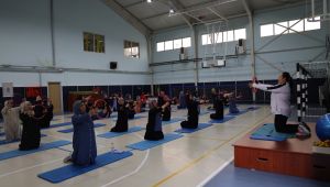 Anneler spor yaparken çocuklar eğlencenin tadını çıkarıyor