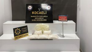 Aracın motor kısmına 5 kilo uyuşturucu sakladılar
