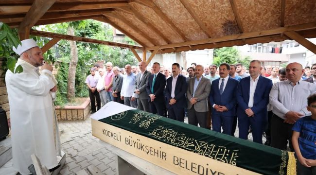 Başkan Büyükgöz teyzesini ebediyete uğurladı