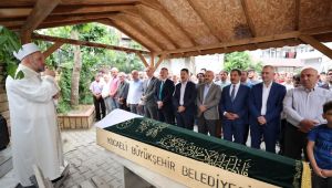 Başkan Büyükgöz teyzesini ebediyete uğurladı