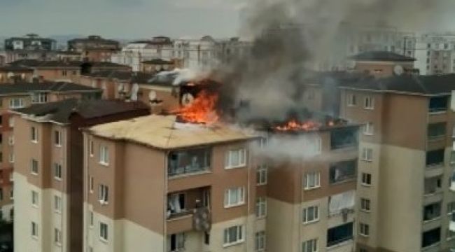 Binanın çatısı alev alev yandı!