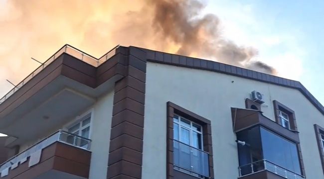 Çatı tadilatı yapılan apartmanda yangın çıktı