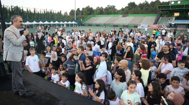 Çocuklar yıl sonu şenliğinde eğlendi