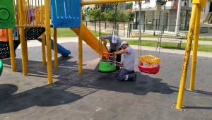 Darıca’da çocukların güvenliği için parklar yenileniyor