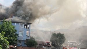 Elektrik tesisatından çıkan yangın binayı sardı