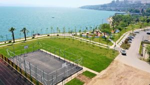 Hereke Sahil Parkındaki basketbol sahasında sona doğru