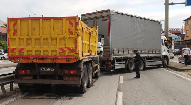 Kocaeli'de 3 araç birbirine girdi: 4 yaralı