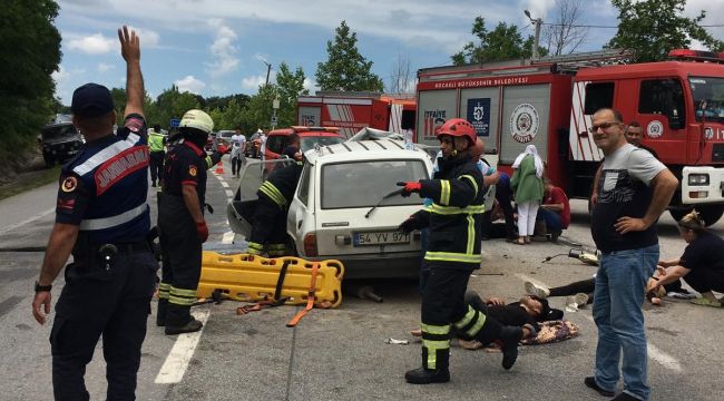 Kocaeli’de 3 otomobil birbirine girdi