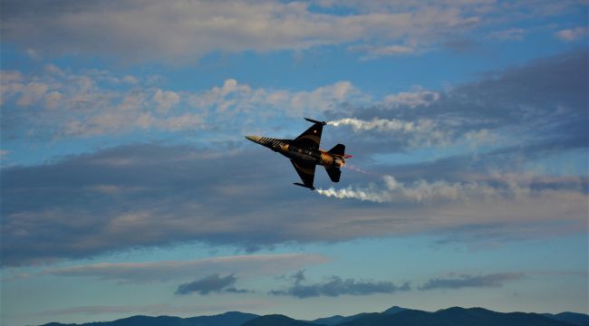 Kocaeli’de SOLOTÜRK gösterisi nefes kesti