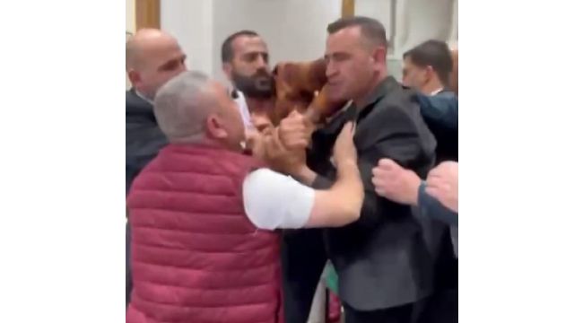 Mücevher vurgununda mağduru yaka paça dışarı çıkardılar