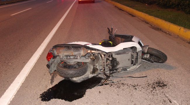 Otomobille çarpışan motosiklet savruldu: 1 yaralı