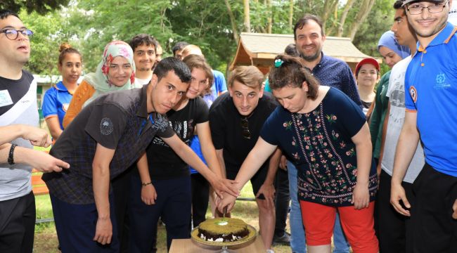 Özel öğrencilere Kerem Aktürkoğlu’dan ziyaret