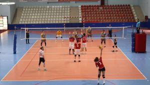 Sağlıkçılar voleybol turnuvasında hünerlerini sergiledi