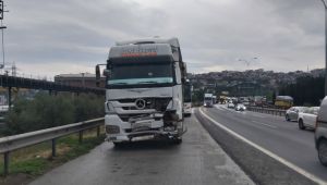 Tır ile otobüsün arasında kalan otomobilden sağ çıktı