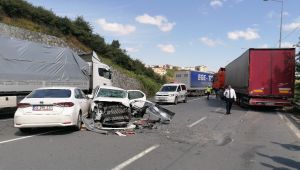 Tırla kafa kafaya çarpışan otomobil paramparça oldu