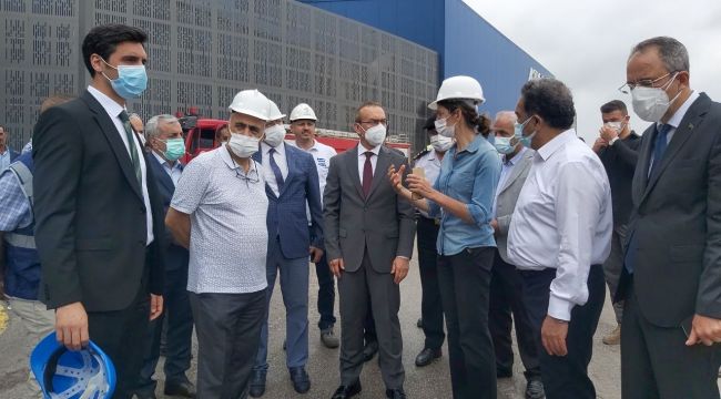 Vali Yavuz yanan fabrikada inceleme yaptı!