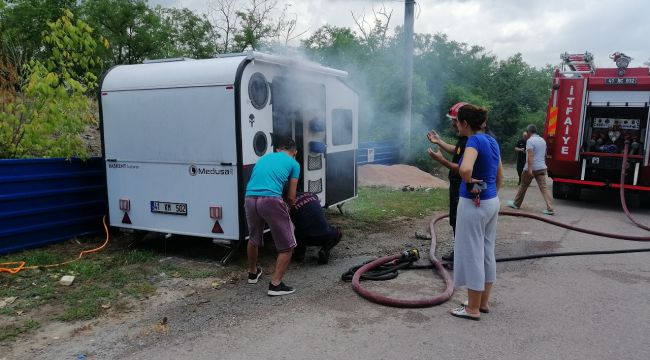 100 bin TL değerindeki karavan alev alev yandı