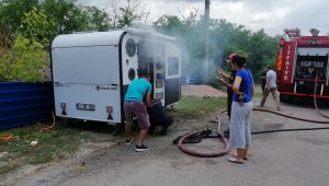 100 bin TL değerindeki karavan alev alev yandı