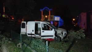Araç çocuk parkına uçtu: 1 ölü, 1 yaralı