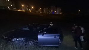 Boş araziye uçan otomobilde 2 kişi yaralandı!