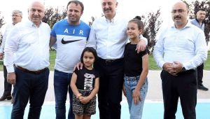 Büyükakın, Millet Bahçesinde vatandaşlarla buluştu