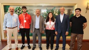 Büyükgöz Başarılı Sporcuları Ödüllendirdi