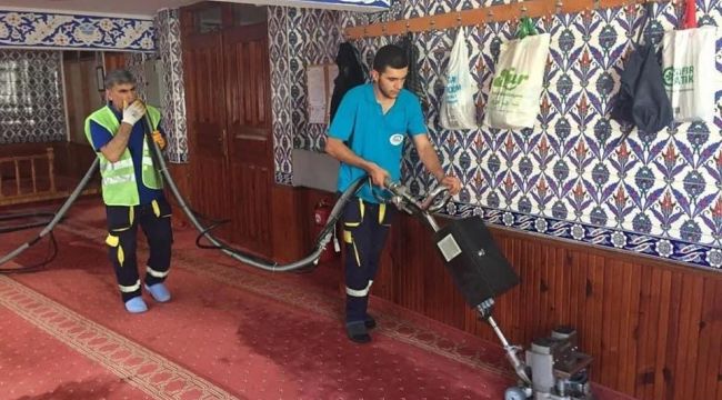 Cami ve ibadethaneler bayrama hazırlanıyor