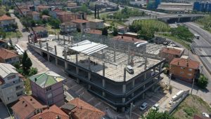 Dilovası Katlı Otoparkta çatı montajı yapılıyor